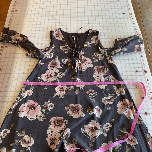 Blu Pepper size small grey gray flowy floral dress with pink flowers - Picture 11 of 16